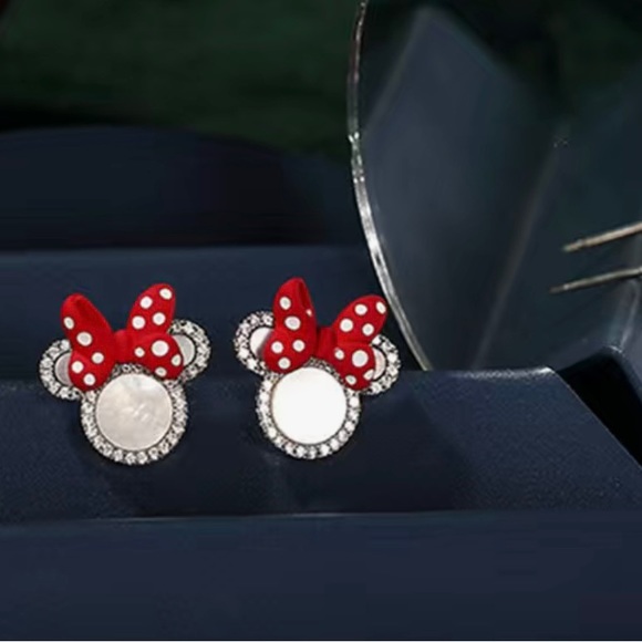 NWT Adorable cartoon Mouse Stud Earrings - Picture 7 of 7
